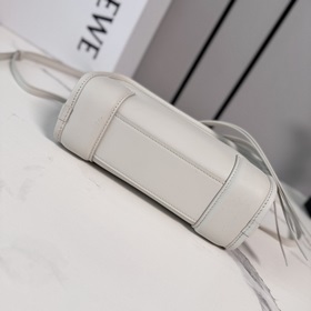 Сумка Loewe Mini из мягкой телячьей ко