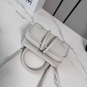 Сумка Loewe Mini из мягкой телячьей ко