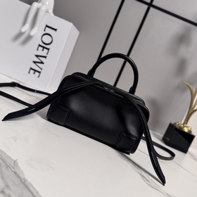Сумка Loewe Mini из мягкой телячьей ко
