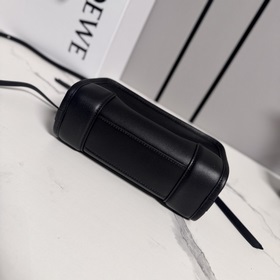 Сумка Loewe Mini из мягкой телячьей ко