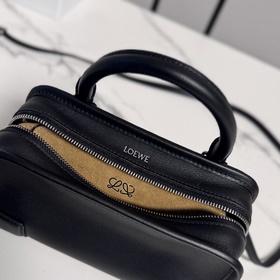 Сумка Loewe Mini из мягкой телячьей ко