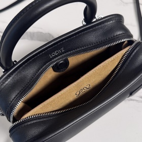 Сумка Loewe Mini из мягкой телячьей ко
