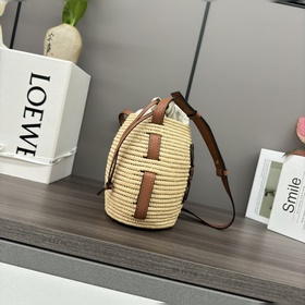 Сумка Loewe «Basket» из волокна пальмы