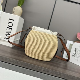 Сумка Loewe «Basket» из волокна пальмы