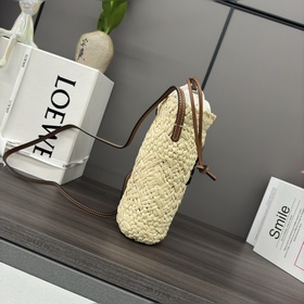 Loewe — незаменимый летний плетеный ме