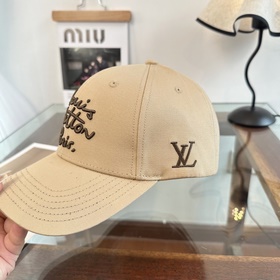Бейсболка Louis Vuitton — новая модель