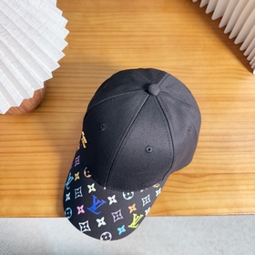 Бейсболка Louis Vuitton — новая модель