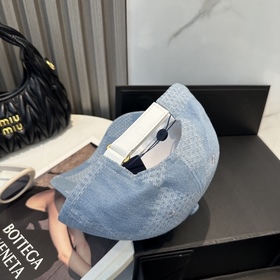 На официальном сайте LV Louis Vuitton