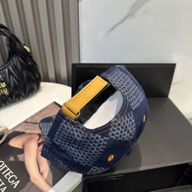 На официальном сайте LV (Louis Vuitton