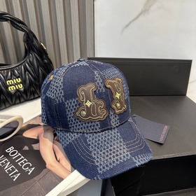 На официальном сайте LV (Louis Vuitton