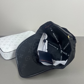 Бейсболка Louis Vuitton (LV) — новая м