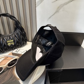 Бейсболка Louis Vuitton — новая модель