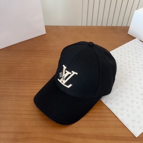 Бейсболка Louis Vuitton — новая модель