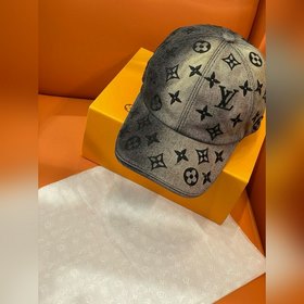 Джинсовая бейсболка LV с градиентным 