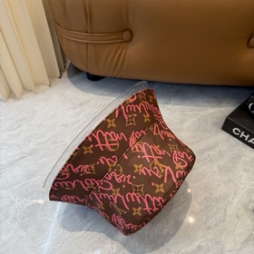 LV — очень популярная двусторонняя ке