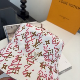 Новая рыбацкая кепка от Lv Louis Vuitt