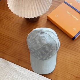 Бейсболка LV Louis Vuitton — легкая и
