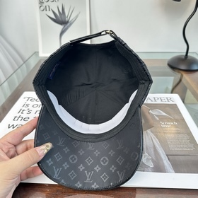 Бейсболка Louis Vuitton — новая модель