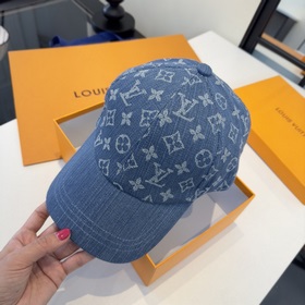 Новая модель кепки с козырьком от Lv L