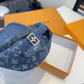 Новая модель кепки с козырьком от Lv L