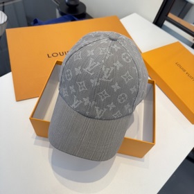 Новая модель кепки с козырьком от Lv L