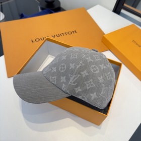 Новая модель кепки с козырьком от Lv L