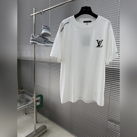 - Футболка с короткими рукавамиз хлопк