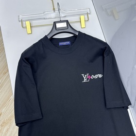 LV Louis Vuitton, модель с немного рас