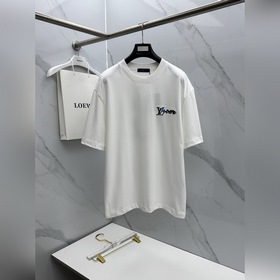 LV Louis Vuitton, модель с немного рас