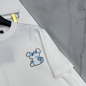LV Louis Vuitton, модель с немного рас