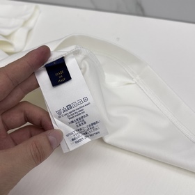 LV Louis Vuitton, модель с немного рас