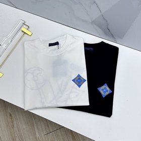 LV Louis Vuitton, модель с немного рас