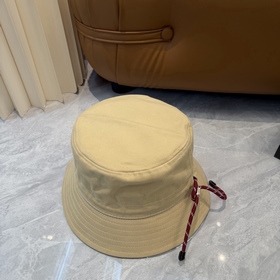 [Miumiu] Новая модель вышитой рыбацко