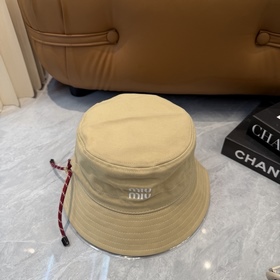 [Miumiu] Новая модель вышитой рыбацко
