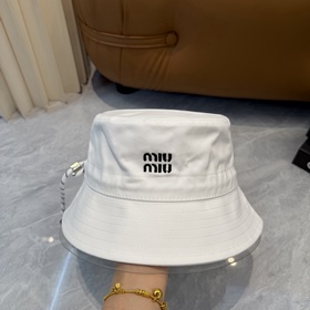 [Miumiu] Новая модель вышитой рыбацко