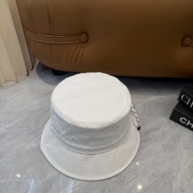 [Miumiu] Новая модель вышитой рыбацко