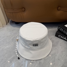 [Miumiu] Новая модель вышитой рыбацко