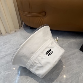 [Miumiu] Новая модель вышитой рыбацко