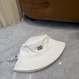 [Miumiu] Новая модель вышитой рыбацко