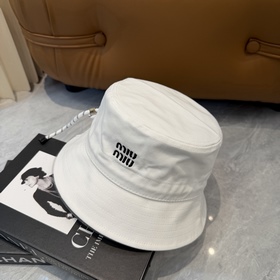 [Miumiu] Новая модель вышитой рыбацко