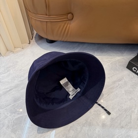 [Miumiu] Новая модель вышитой рыбацко