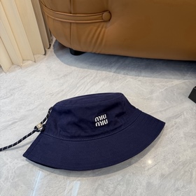 [Miumiu] Новая модель вышитой рыбацко