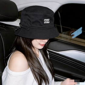 [Miumiu] Новая модель вышитой рыбацко