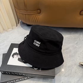 [Miumiu] Новая модель вышитой рыбацко