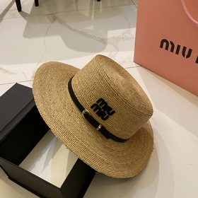 Miu： плоская шляпа из травы «Сирафи» (