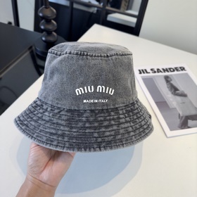 Новая джинсовая рыбацкая кепка от Miu,