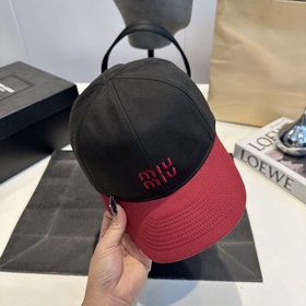 Новая модель бейсболки Miumiu с вышивк