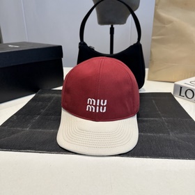Новая модель бейсболки Miumiu с вышивк