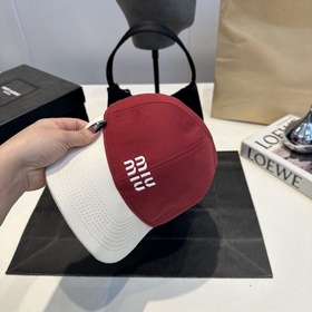 Новая модель бейсболки Miumiu с вышивк