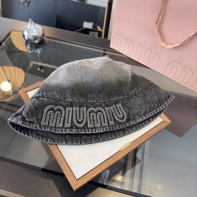 Новая джинсовая рыбацкая кепка от Miu,
